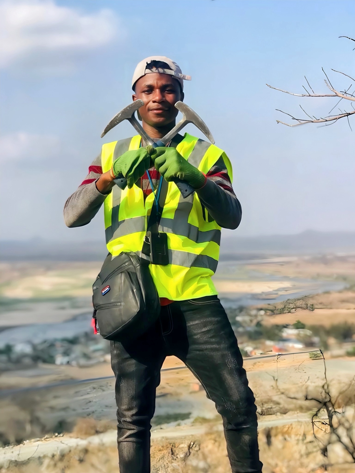 Hélder Traquinho em trabalho de campo, geologia